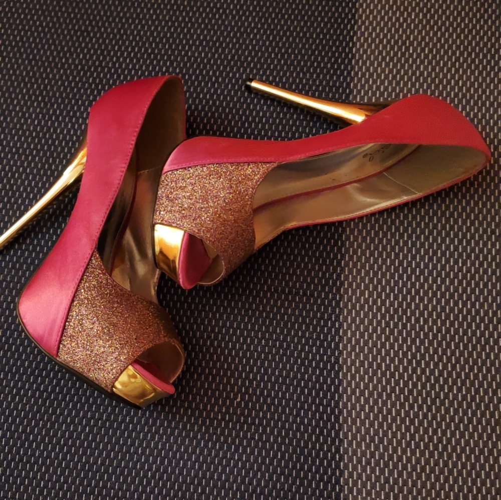 Qupid Fuchsia Satin Heels